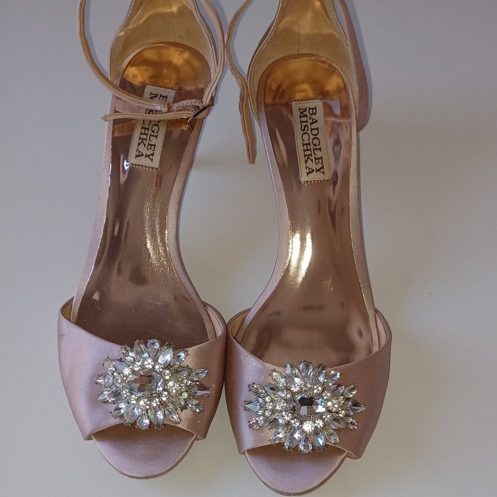 Badgley Mischka heels pump light pink rhinestone